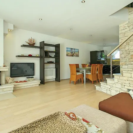 بيت للعطل Stunning In Sv,ivan With House Sea View